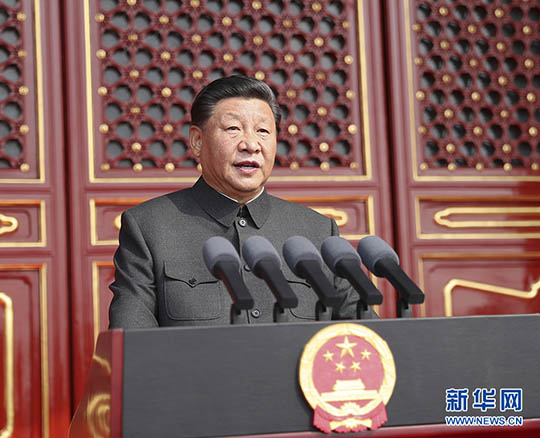 10月1日上午,庆祝中华人民共和国成立70周年大会在北京天安门广场隆重举行。中共中央总书记、国家主席、中央军委主席习近平发表重要讲话。 新华社记者 鞠鹏 摄